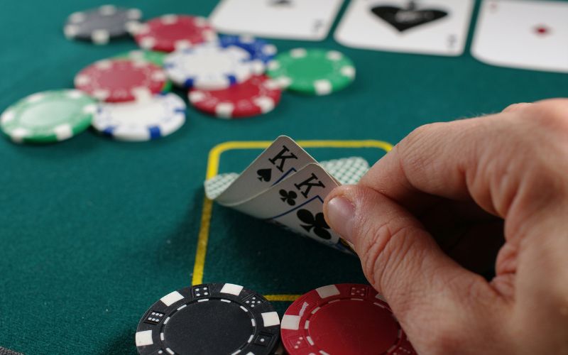 Hướng dẫn chi tiết cách chơi Poker dễ thắng